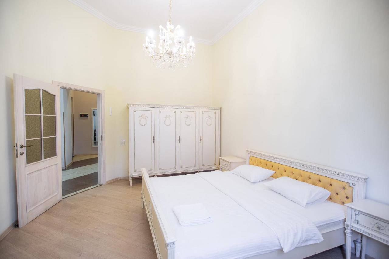 Comfortable Apartment On Mikhaylovskiy Lane 키예프 외부 사진