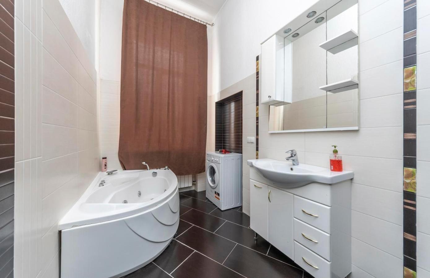 Comfortable Apartment On Mikhaylovskiy Lane 키예프 외부 사진