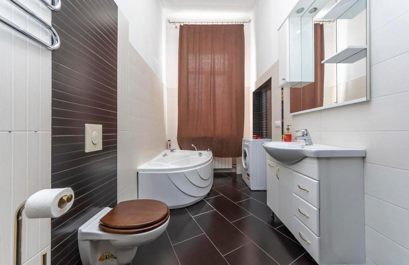 Comfortable Apartment On Mikhaylovskiy Lane 키예프 외부 사진